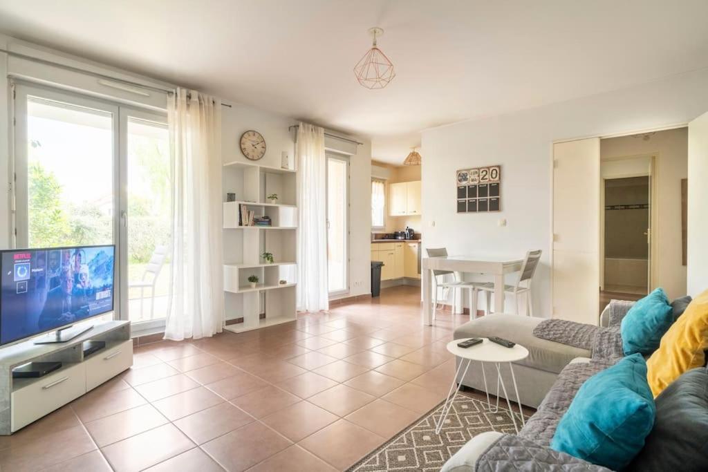 Appartement Avec Jardin Et Terrasse Pres De Paris Mantes-la-Jolie Exterior foto
